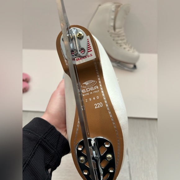 EDEA Motivo 220 with Legacy 8 blades - Picture 4 of 6